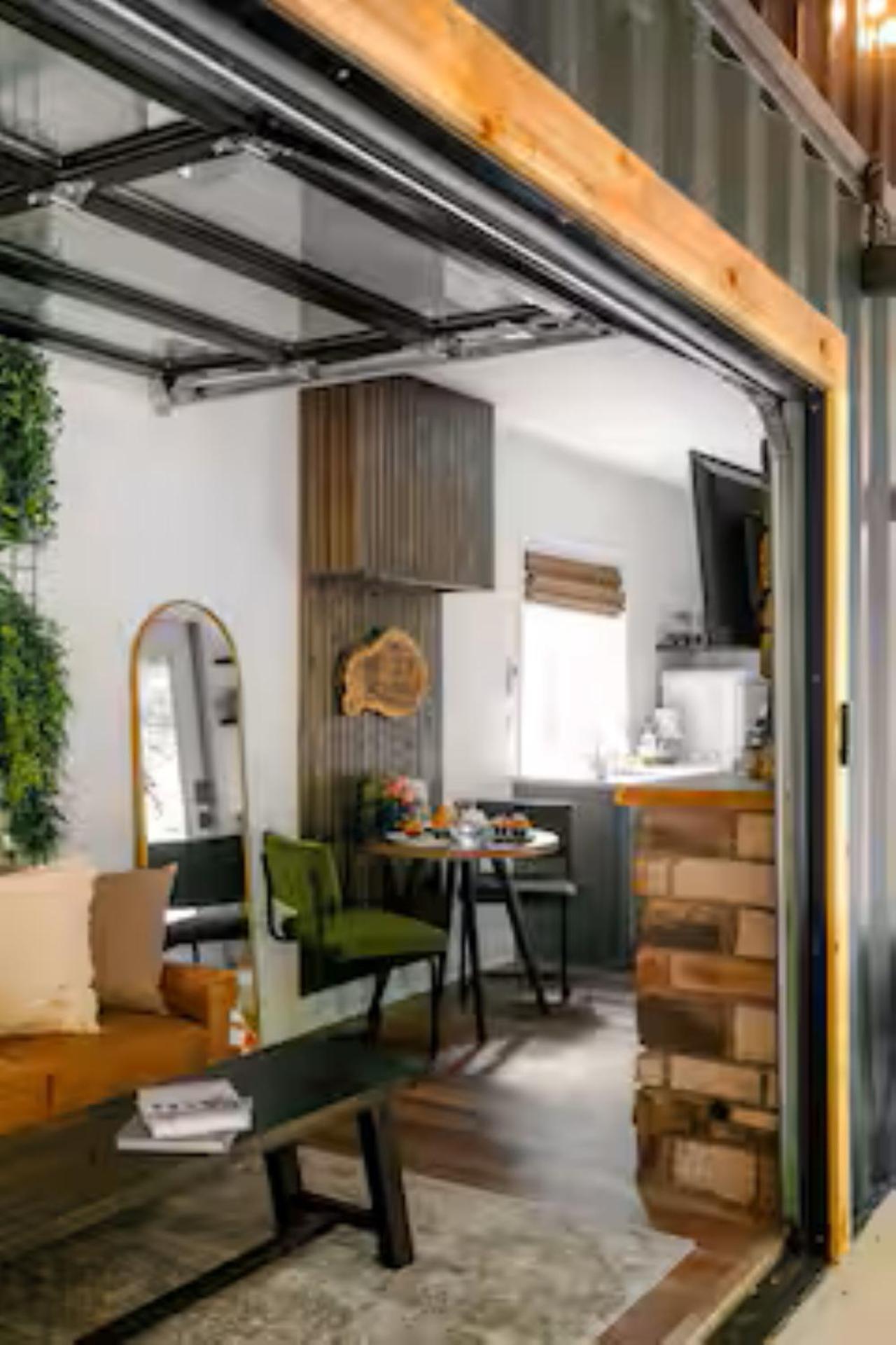 Apartment The Hillside Retreat - Cozy Container With Hot Tub And Fire Pit Logan